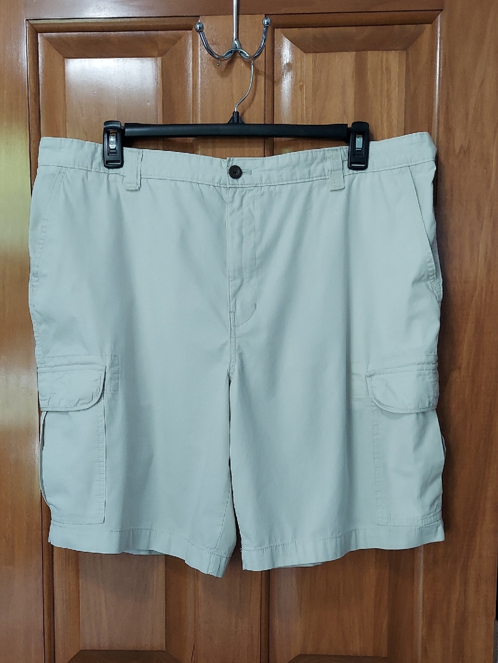 Chaps Men's Light Khaki Cargo Shorts, Checked Texture, Pockets, Size 42 Like New